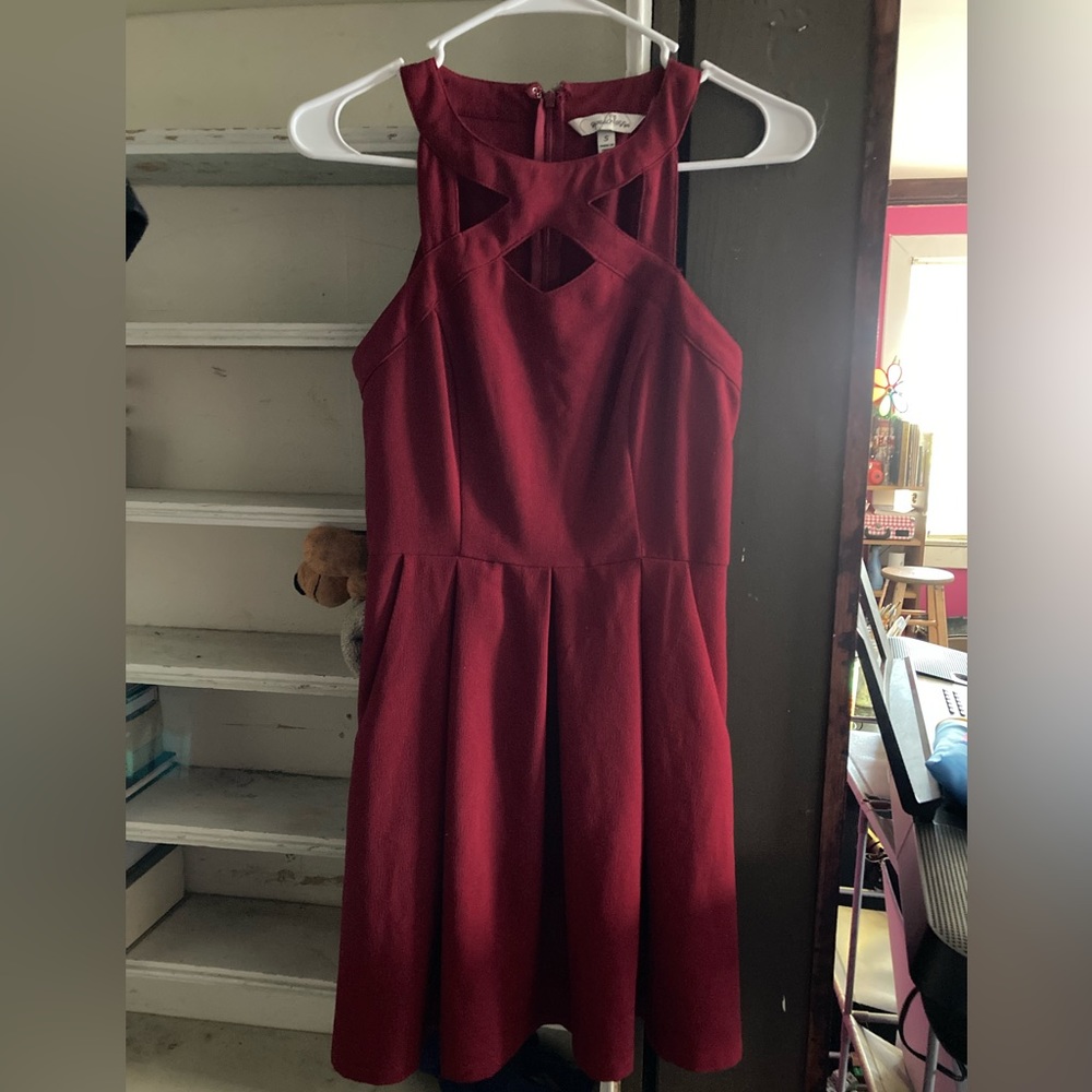 Cute cutout red dress with pockets